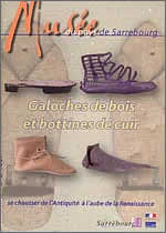 GALOCHES DE BOIS ET BOTTINES DE CUIR