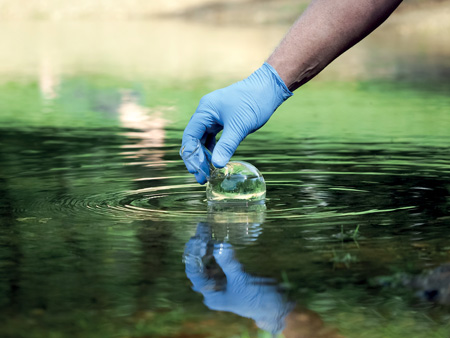 prélèvements d’eau résiduaires, eau naturelles ou potable.